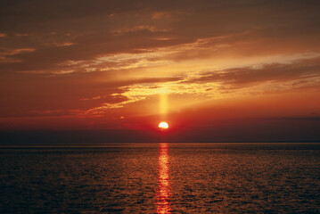 Naklejka premium sunset over the sea