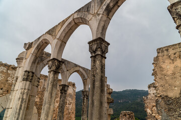 Gothic arches in a state of restoration, in the Monastery of Santa Mar&iacute;a de la Valldigna