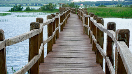 Obraz premium wooden jetty at vrana lake