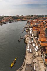 Obraz premium Aussicht von der Ponte dom Luis auf Porto und den Duero Fluss, Portugal