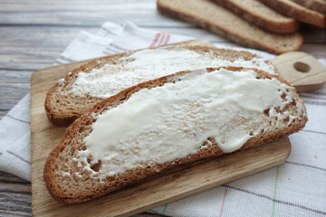 low fact cheese cream spread on a bread 