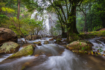 Obraz premium Khlong Lan waterfall, Beautiful waterfall in Kamphaeng Phet province, ThaiLand.