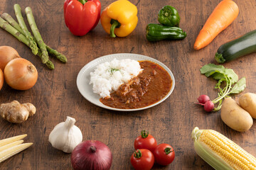 カレーライスと野菜　curry rice and vegetables