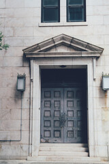Naklejka premium 歴史的な建物の扉