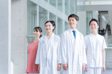Fototapeta premium 働く医者たち（チーム・グループ・集合・集団・多人数）