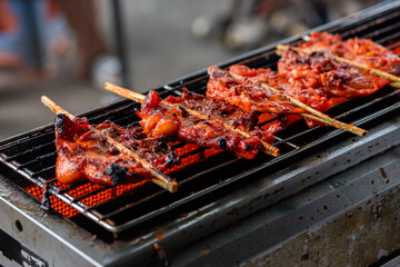 Naklejka premium Grilled chicken skewered on a gas stove