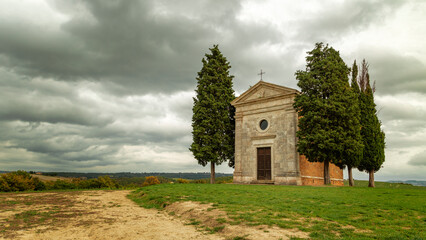 Fototapeta na wymiar Madonna di Vitaleta's chapel, val d'orcia, siena, Tuscany, italy