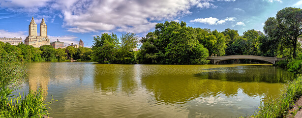 Fototapeta premium Bow bridge in late spring in the early morning
