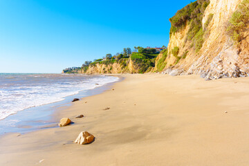 Malibu Beach Retreat: Ocean View with Sandy Shore