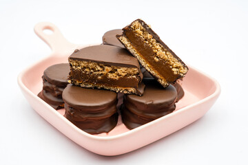 Alfajores dulce de leche argentino con chocolate