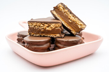 Alfajores dulce de leche argentino con chocolate