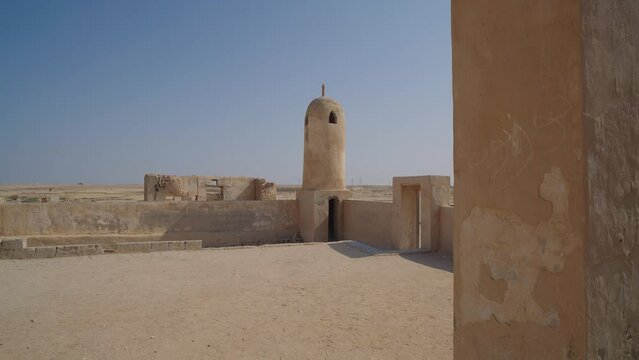 Al Jumail, Abandoned mosque with minaret at ruined ancient Arab fishing village, North Qatar.
