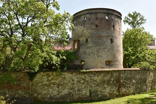 Turm und Mauer der Stadtbefestigung der Stadt Tulln an der Donau, &Ouml;sterreich, 04.05.2023
