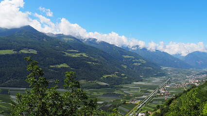 Blick ins Etschtal bei Tschars, S&uuml;dtirol, Italien