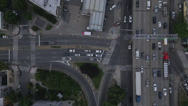 overhead view of Brooklyn Queens Expressway crossing McGuinness Blvd.