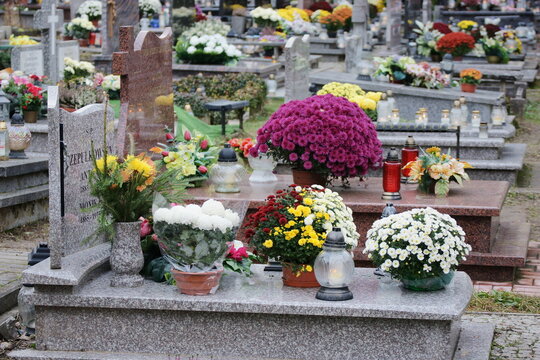 Cmentarz. Święto Zmarłych. Polska - Mazury - Warmia