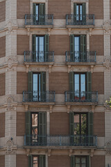 Obraz premium A facade of Barcelona building, pastel colors