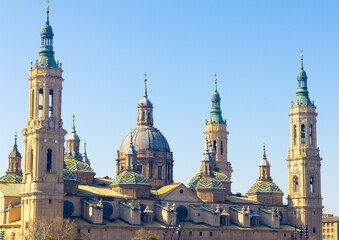 Fototapeta na wymiar Imposing Pilar Cathedral in Zaragoza, Spain