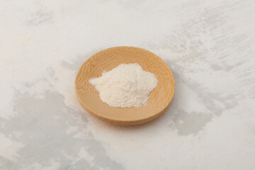 Food additive E415 in wooden plate. Xanthan Gum Powder. Natural Thickener gluten-free dood