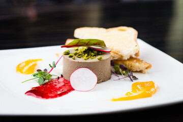 Chicken liver pate with croutons and slices of radish