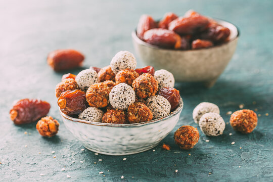 Healthy energy balls made of dried fruits and nuts.
