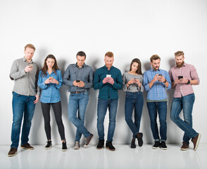 Obraz premium Group of boys and girls connected send messages with their smartphones. Concept of internet and social network
