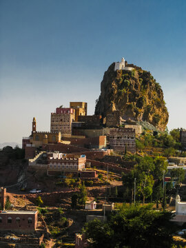 Qubba Mubaraka Syedna Hatim mustaali tomb in Hutaib, yemen