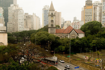 Centro de Cidade de São Paulo com construções clássicas e avenidas movimentas. São Paulo, Brasil.  