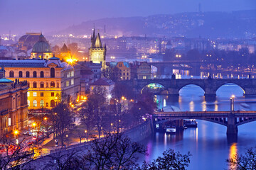 Obraz premium Evening over river Vltava near Charles bridge in Prague, Czech republic