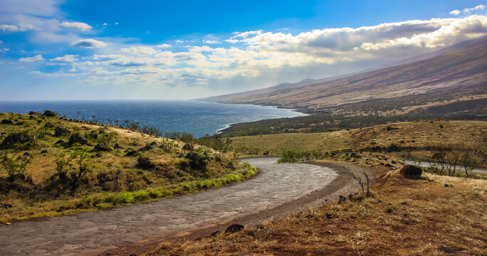 Breathtaking view of the coast from the winding Piilani Highway in Maui, Hawaii