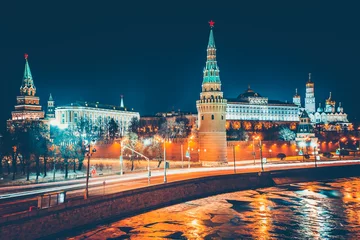 Cercles muraux Pont des Soupirs Spectacular view of the Kremlin from the Big Stone (Bolshoy Kamenny) Bridge of the Moscow River. Kremlin wall, Towers and Grand Kremlin Palace. Russian Federation.