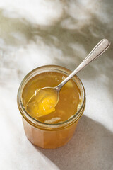 Pot de confiture de fruits gelée melon pastèque jaune