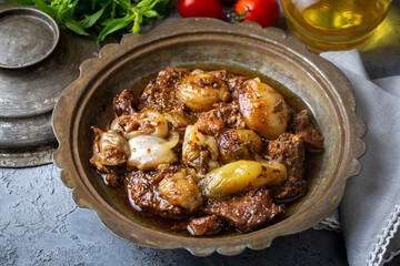 From Turkish cuisine; Onion stew with entrecote. Turkish name; Antrikotlu yogan guvec or yahni