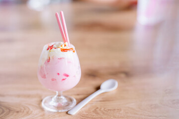 Ice cream in cups and spoons on the table.