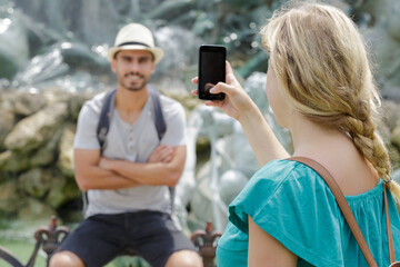 Naklejka premium gorgeous couple taking pictures in holiday