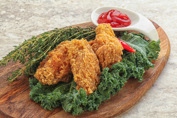 Crispy chicken wings with tomato ketchup