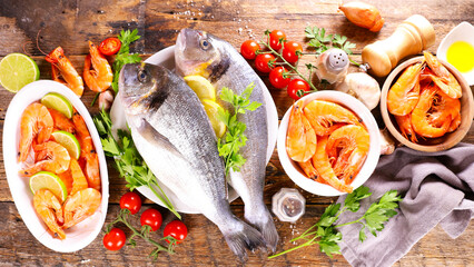 Fototapeta na wymiar assorted raw fish and seafood