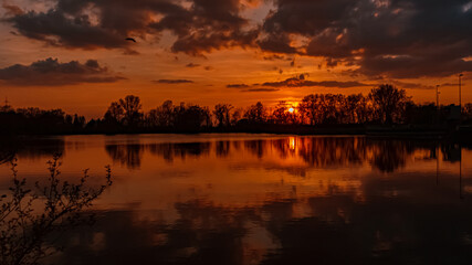 Obraz premium Sunset with reflections near Plattling, Isar, Bavaria, Germany