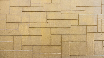 Motivos gr&aacute;ficos cuadrados en pared de estuco