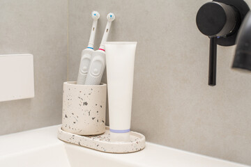 A pair of electric brushes and toothpaste material for mockup composition of hygiene products - 616139390
