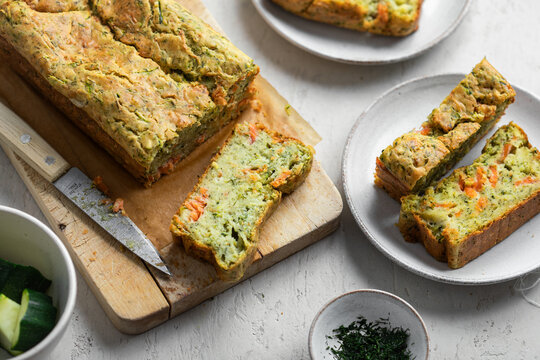 cake sal&eacute; &agrave; la courgette saumon fum&eacute; et aneth fait maison