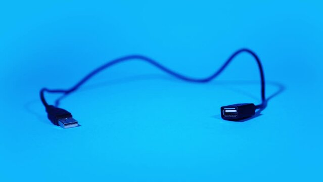 USB cable closes on itself