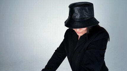 Fototapeta na wymiar model in black hat