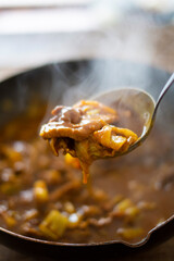 白菜と豚肉の無水カレー作り