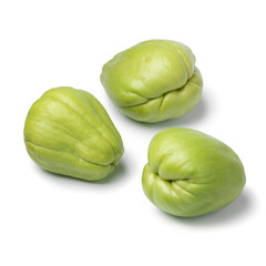 Naklejka premium Group of whole single fresh chayote isolated on white background