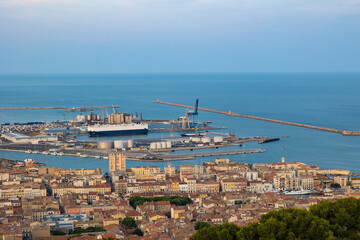 Port de Sète au coucher du soleil depuis le Mont Saint-Clair