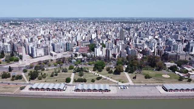 Monumento a la Bandera desde dron en la cuidad de Rosario, Santa Fe Argentina, Rio parana, Flag memorial.