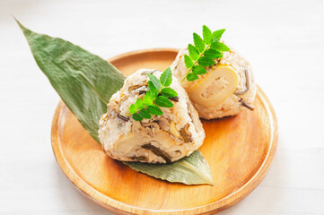 山菜ごはんおむずび