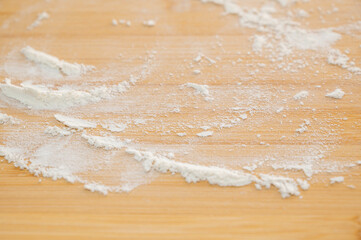 まな板に振るう打ち粉