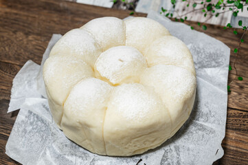 低温で焼き上げたちぎりパン